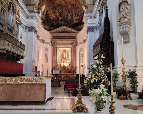 Binnen in de Kathedraal van Palermo